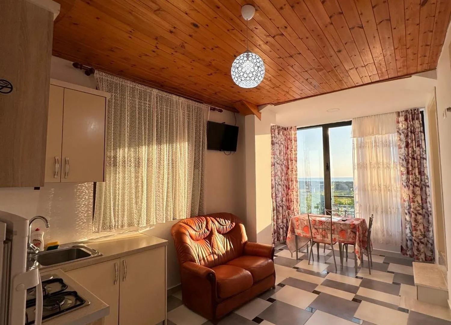 Bellavista Villa Durrës 0*,  Albania